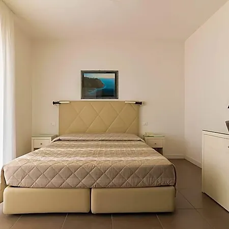Miami 3*