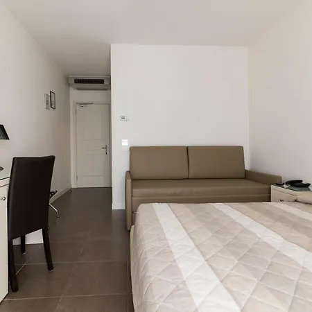 Miami Hotel 3*